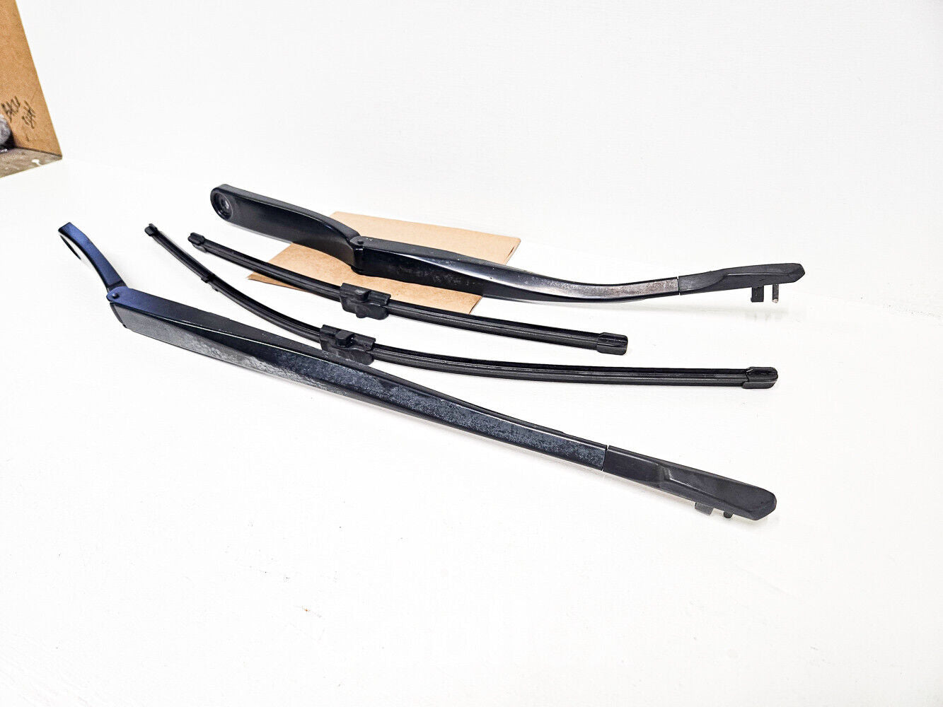 11-19 Bmw 550xi F10 Wiper Arms and Blades 61-61-7-182-459, 61-61-7-203-156 Oem