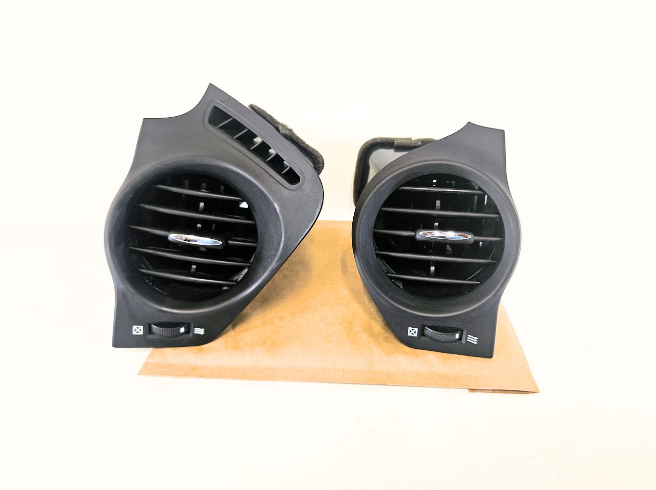 06-13 Lexus Is250 Is350 Dash Air Vent Pair 55660-53041 55650-53041 Black Oem Used