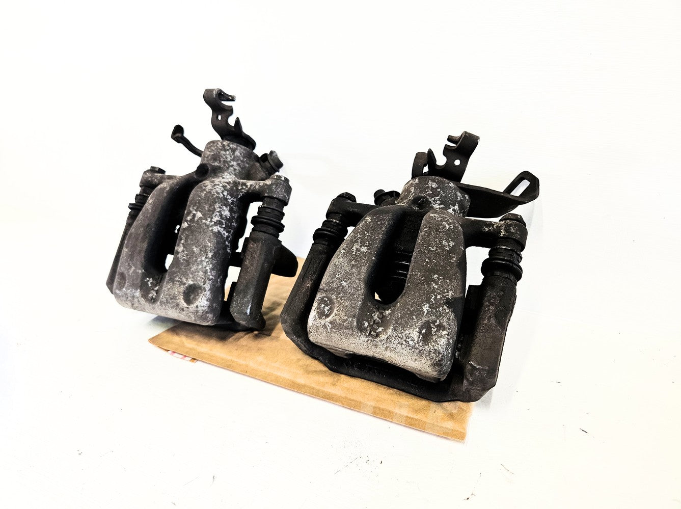 07-14 Mini Cooper Clubman Rear Brake Calipers 34-21-6-785-611, 34-21-6-785-612 Oem Used