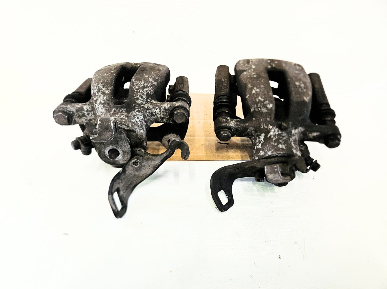 07-14 Mini Cooper Clubman Rear Brake Calipers 34-21-6-785-611, 34-21-6-785-612 Oem Used