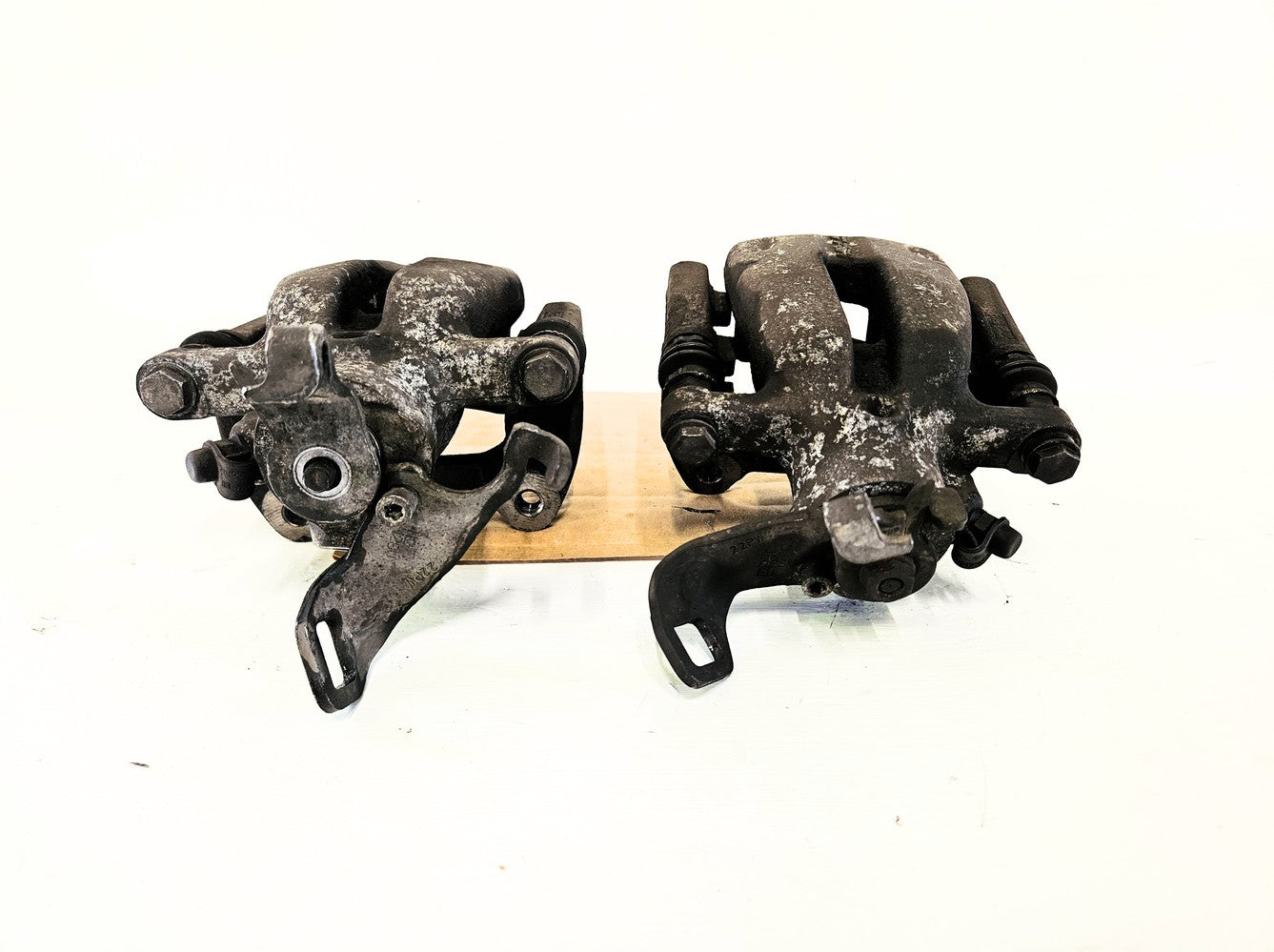 07-14 Mini Cooper Clubman Rear Brake Calipers 34-21-6-785-611, 34-21-6-785-612 Oem Used