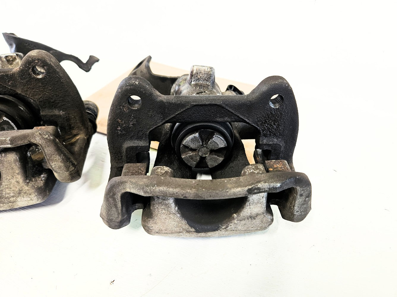 07-14 Mini Cooper Clubman Rear Brake Calipers 34-21-6-785-611, 34-21-6-785-612 Oem Used