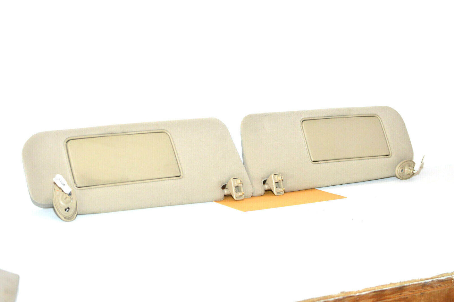 98-05 Lexus Gs300 Gs400 Sun Visors Ivory 74320-30790-A0, 74310-3A080-A0 Oem